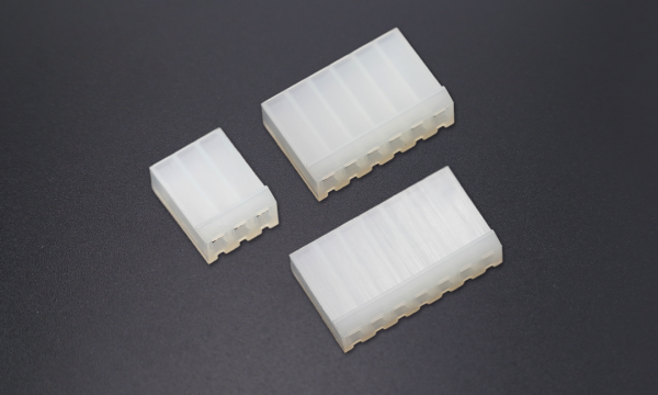 FHG39602 Wire to board housing 3.96mm