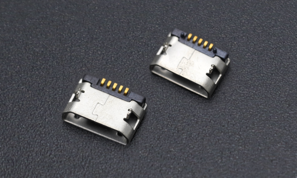 FUS478  Micro USB 5Circuits 90°Angle Female(SMT)